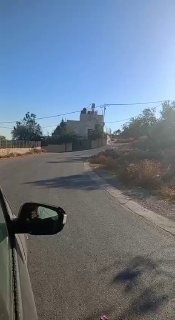 Urgent: Armed settlers storm the village of Baraka, east of Ramallah.