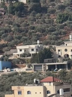 כוח רגלי מצה"ל מסתער על רחוב התעשייה בעיירה ביתא מדרום לשכם