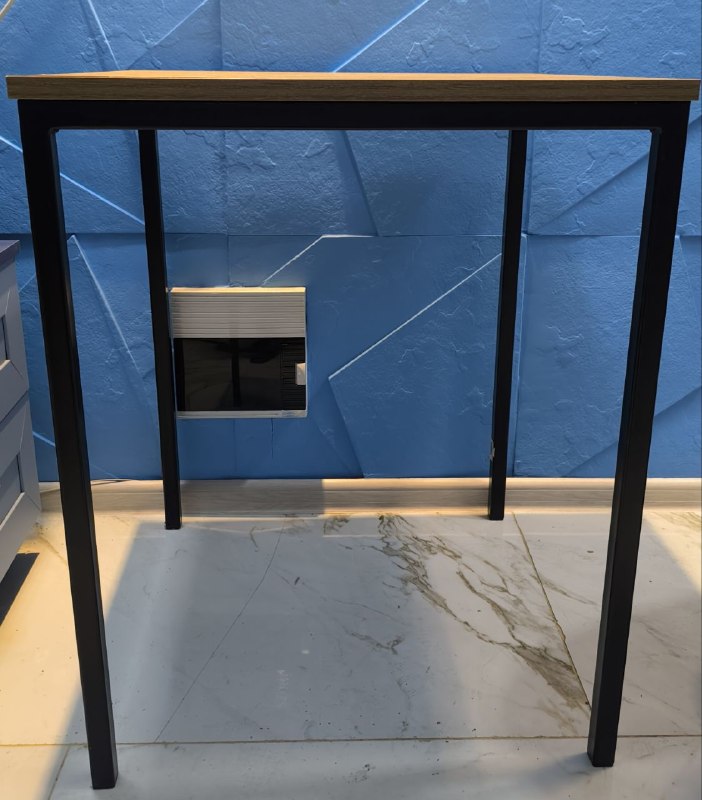 Продаю стол б/у 60х60