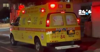 🇮🇱 קטטה בין עובדים זרים בדירה בהרצליה: שני גברים נפצעו באורח קשה וקל ופונו לבית החולים. שוטרי תחנת גלילות…