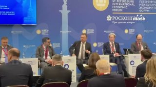 "Нигде в мире такого нет — обогрев межбоковых зеркал"В новой Lada Azimut установят эксклюзивную технологию, чтобы зеркала никогда не замерзали. Об этом на ПМЭФ-2026 заявил вице-президент "Автоваза" Сергей Громак.UPD. Упс, у вице-президента "Автоваза" произ