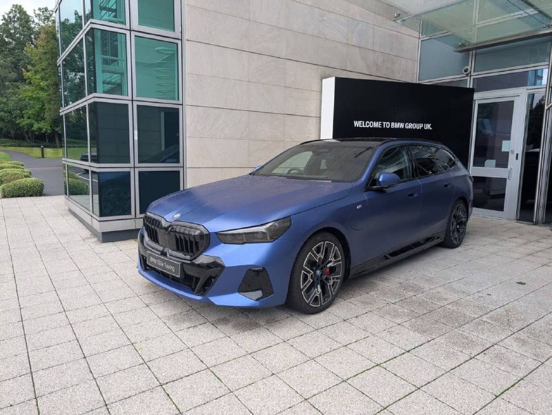 Живые фото новой версии пятерки Touring😎У европейских дилеров появился 5 series