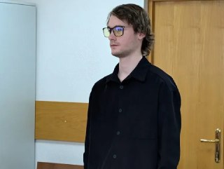 ⚡️ Второго фигуранта «дела издателей», Артема Вахляева, приговорили к условному сроку после раскаяния и свидетельствования против коллегЗамоскворецкий суд Москвы приговорил Артема Вахляева, фигуранта громкого «дела издателей», который управлял складом изда