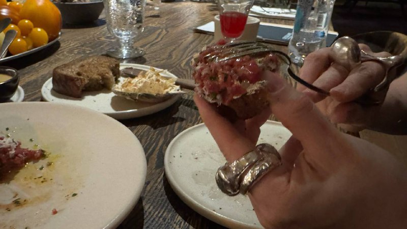 Это было так вкусно, что на последнем фото видно, как я выкатывалась из заведения. Спасибо команде «Grebeshki» за гостеприимство и вкусный ужин 🤤P.S. Лизе — морепродукты, для меня — говядина 💘Это было так вкусно, что на последнем фото видно, как я выкатывалась из заведения. Спасибо команде «Grebeshki» за гостеприимство и вкусный ужин 🤤P.S. Лизе — морепродукты, для меня — говядина 💘