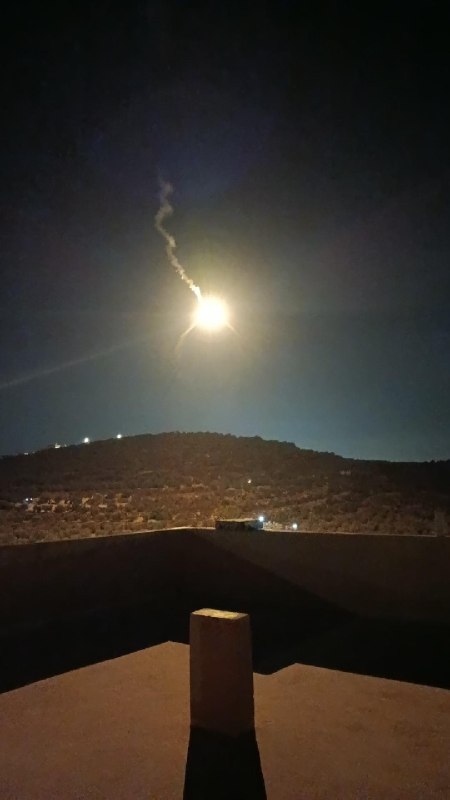 דחוף: כוחות הכיבוש מסתערים על הכפר ראמין, מזרחית לטול כרם, ומדליקים פצצות.