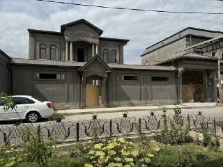Уй сотилади йулга якин М.Улугбек туман Корасувда.,4,5 соток 8 хонали.