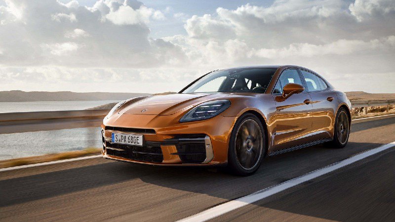Компания Porsche AG провела в Шанхае официальную презентацию «четырехдверного ку