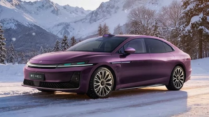 GAC показал флагманский седан под маркой Hyptec

H...