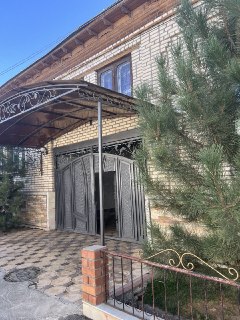 Shoshilinch sotiladi! Toshkent tumanida tayyor hovli sotiladi.
