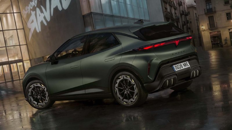 Cupra представила хэтчбек Raval 4