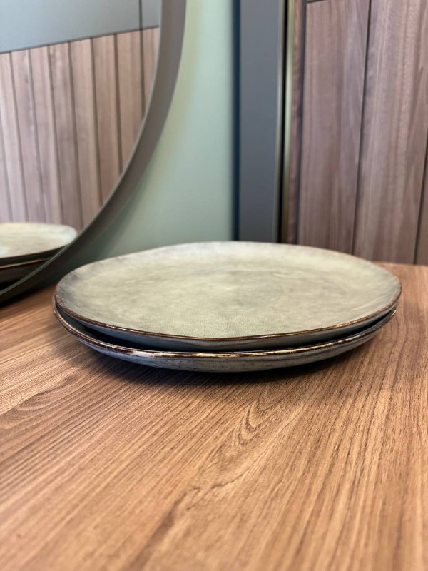 Большие тарелки (2 шт) — 15 лари