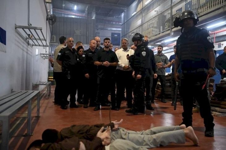 Israel's security minister renews ban on prisoner family visits