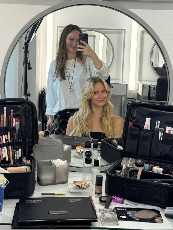 Сняли новую коллекцию шляп и кепок бренда COCOSHNICKКрасивые, небрежные локоны и пара тонких кос для максимально летнего образа 💔Сняли новую коллекцию шляп и кепок бренда COCOSHNICKКрасивые, небрежные локоны и пара тонких кос для максимально летнего образа 💔