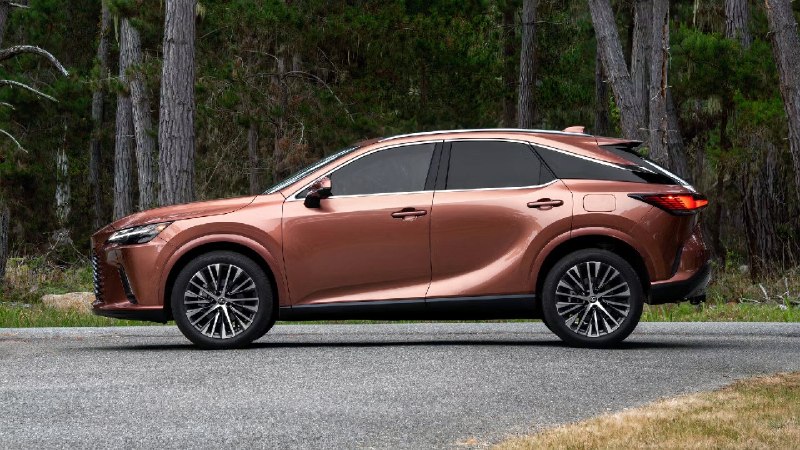 понедельник! ☀️🏎Редакция разобралась в свежей новости: Lexus представил новый S