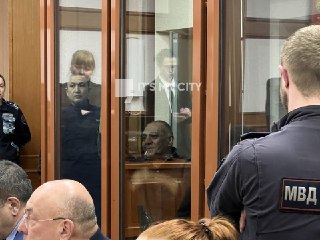 Бывшего главу азербайджанской диаспоры Екатеринбурга Шахина Шыхлински приговорили к 22 годам колонии по делу о заказных убийствах, совершенных в 2000-х, сообщает It’s My City.Первые четыре года Шыхлински проведет в тюрьме, остальной срок — в колонии строго