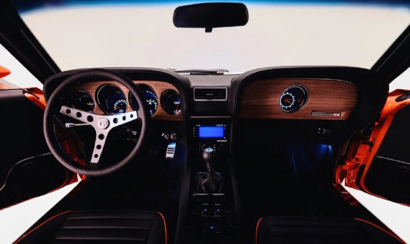 Классический Ford Mustang 1970 года вернулся с современным V8 3