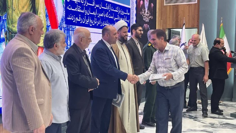 عصرخبر asrkhabar.com: 📷 #گزارش_تصویری 🔻برگزاری آئین تجلیل از آزادگان شهرستان ورامین🔶️آئین تجلیل از آزادگان سرافراز دوران دفاع مقدس با حضور جمع
