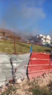 הם ראו תושבים מנסים לכבות את השריפה שהציתו מתנחלים בבית באזור כפרור בין העיירות סרה וטל, מדרום-מערב לשכם.