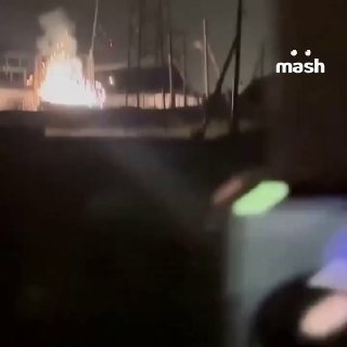 Улан-Удэ прямо сейчас уходит под воду из-за погодного апокалипсиса. Местные сидят без электричества из-за замыкания на подстанциях, машины засасывает в трёхметровые овраги. С гор сошли селевые потоки — грунт смыло вместе с припаркованными авто. С десяток л
