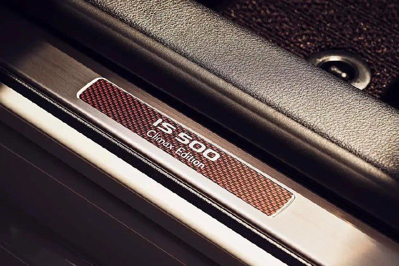 Прощание с V8: в Японии стартовали продажи Lexus IS 500 Climax Edition 4