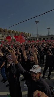 רגעים לפני; מצב הרוח של האנשים המתאבלים על מנהיג איראן; מסגד האייתוללה חומייני בטהרן.