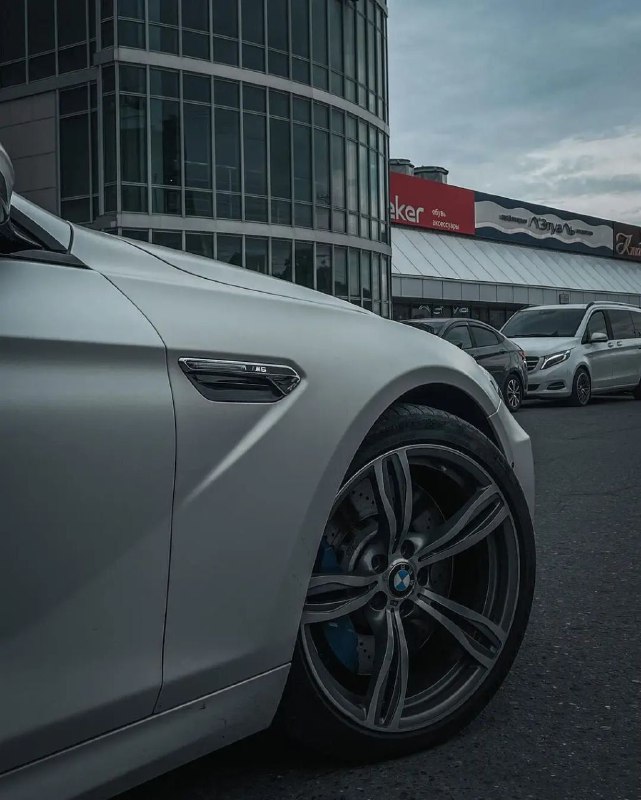 BMW M6 coupe