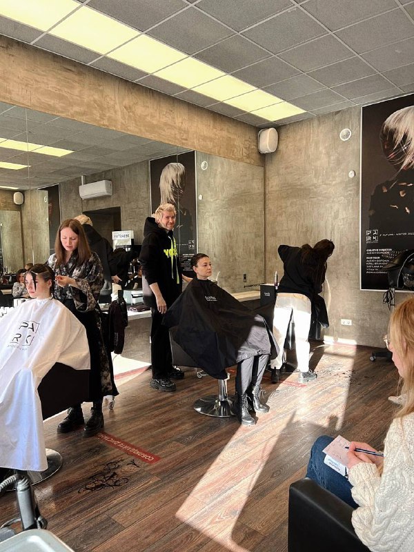 PARK SCHOOLВчера на тренировке мы продемонстрировали различные варианты коротких стрижек по методике #parkbyosipchuk.PARK SCHOOLВчера на тренировке мы продемонстрировали различные варианты коротких стрижек по методике #parkbyosipchuk.