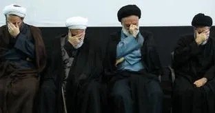 صراط نیوز | seratnews: 🟢 تصاویر| حضور فرزندان رهبر شهید در مراسم چهلم در حرم رضوی🔹فرزندان رهبر شهید انقلاب در مراسم بزرگداشت چهلمین روز تدفین ا