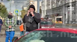"Феррари" бывшего кандидата в депутаты Госдумы Игоря Ибышева вдребезги разбилась в центре Москвы — спорткар влетел в припаркованный "фольксваген туарег". Предварительно, за рулём мог находиться сам чиновник.По словам очевидцев, авто ехало с превышением ско