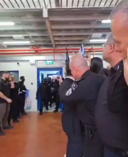 בן גביר מתגאה בהגבלות שהוטלו על אסירים פלסטינים בתוך כלא עופר, והופכים את סבלם והפרת זכויותיהם לחומר לתעמול…