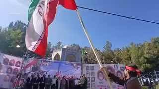 דו"ח פארס: בקשתה של לורה למנהיג המהפכה: אנחנו רוצים נשק גרעיני!