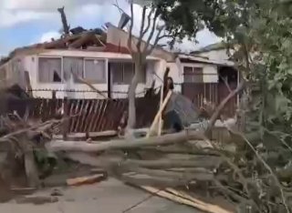 הוריקן EF-2 פוגע במרכז צ'ילה, וגרם לנזק חמור ברקינואה ביו.קישור/alghadeertv