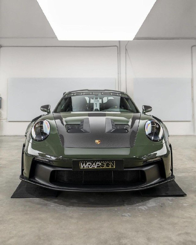 Black Olive Porsche 992 GT3 RS 10