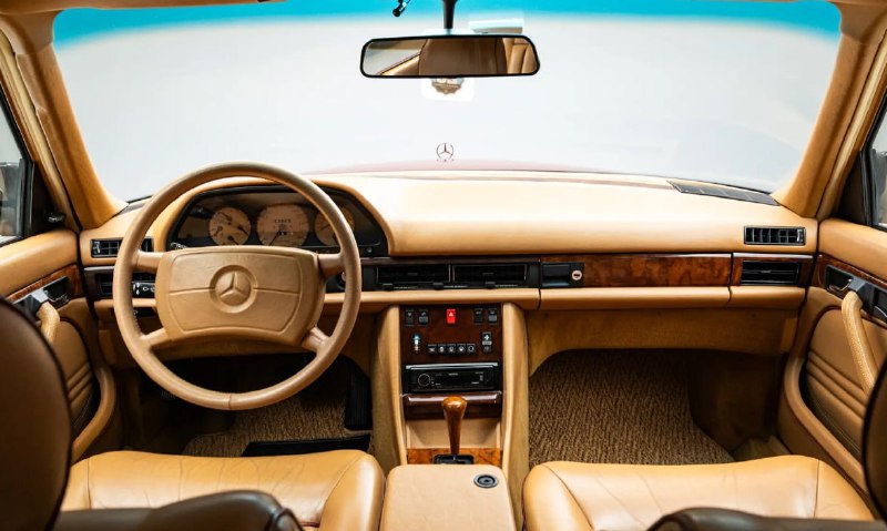 Уникальный Mercedes W126 AMG продают за $200 000 4
