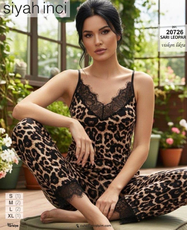 فروشگاه ست راحتی و لباس زیر پاموک: تاپ و شلوار سایز نرمال سیاه اینجه کد 20726کشور سازنده : ترکیه برند : سیاه اینجه سایز : S | M | L | XLجنس : نخ پنبه قیمت 