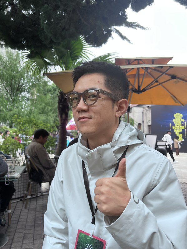 戴上 Meta Rayban，来不及体验 AI 功能，先自拍三张为敬～戴上 Meta Rayban，来不及体验 AI 功能，先自拍三张为敬～