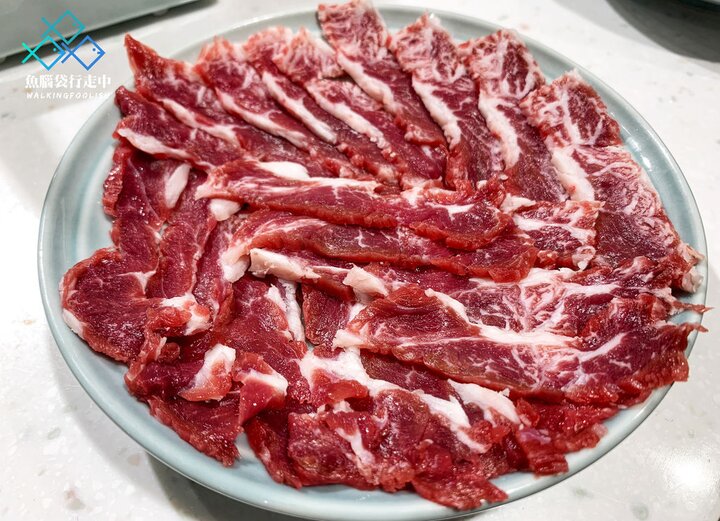 台中美食│新光三越，驚為天人的溫體牛肉及清爽不膩的芸彰牧場單人火鍋！