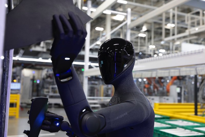 🤖 BMW Spartanburg теперь с роботами-коллегами: Figure 03 выходит на сменуБаварц