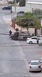 כוחות הכיבוש מסתערים על הכפר רוג'יב, מזרחית לשכם.