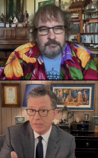 Режиссер Питер Джексон и телеведущий Стивен Кольбер анонсировали новый фильм по «Властелину колец». Его рабочее название — «Властелин колец: Тени прошлого», пишет The Hollywood Reporter.В синопсисе нового фильма говорится, что его события будут происходить