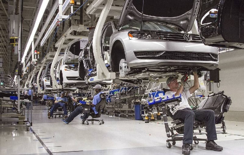 Сотрудники Volkswagen начнут забастовку против сокращений рабочих мест в ФРГ.По 