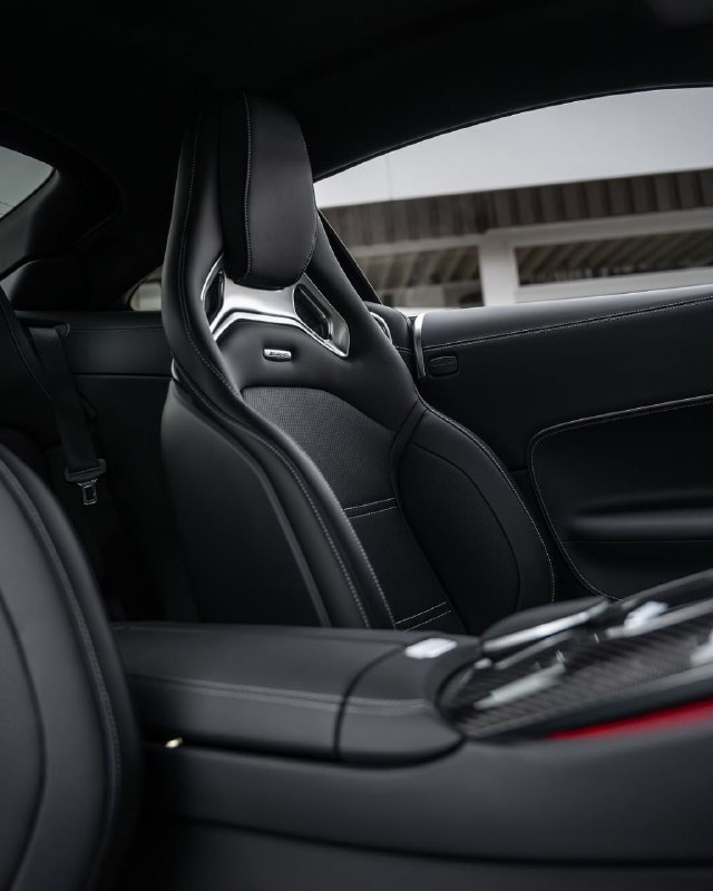 New Mercedes-AMG GT63 Coupe 4.0-L V8 BITURBO 585 HP 0-100 km/h 3.2 sec 6