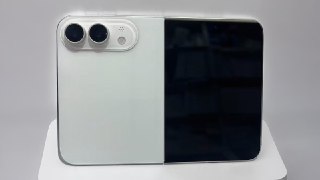 Окончательный дизайн складного iPhone Ultra — смартфон будет доступен только в белом цветеИнсайдер Сонни Диксон поделился очень детализированным макетом и сообщил, что, кроме белого цвета, других оттенков можно не ждать.Можно разглядеть фронтальную камеру 