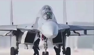 לוחם ה-G-16 של סין יכול להביס כל יריב עם 10 טילים 2 טילי PL-15 ארוכי טווח, 2 טילי PL-10 קצרי טווח הפכו את ה…