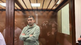 ❗️ Основателя пропагандистского издания Readovka Алексея Костылева арестовалиТверской суд Москвы отправил Костылева в СИЗО до 25 апреля. Об этом сообщила «Медиазона».Следствие просило отправить его под стражу. Прокурор заявил, что основатель издания похити