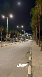 כלי רכב של אזרחים נערמו בכניסה לעיירה טורמוס איה, מצפון לרמאללה, לאחר שכוחות הכיבוש סגרו את שערי העיירה בשנ…