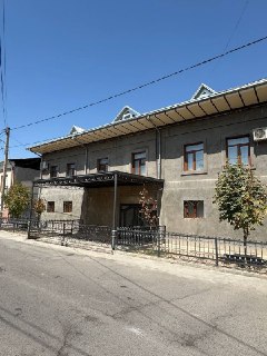 Продается дом 6 соток, 9 комнат, не далеко от центра.