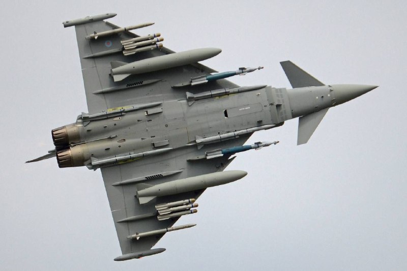 🔴 12 מטוסי קרב נוספים מסוג Eurofighter Typhoon של הצבא המלכותי הבריטי הגיעו כדי להגן על המרחב האווירי של ב…