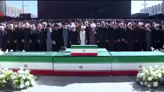 🎦 מתפללים על גופת הנכד של מנהיג המהפכה שנהרג
