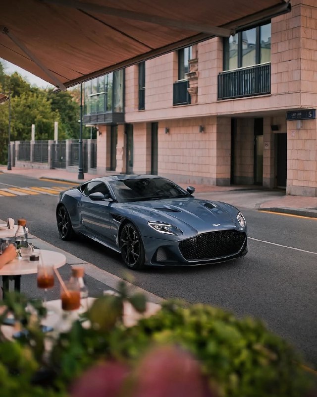 Aston Martin DBS Superleggera 2